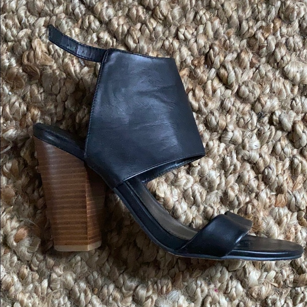 Black leather heeled sandals - Picture 2 of 3